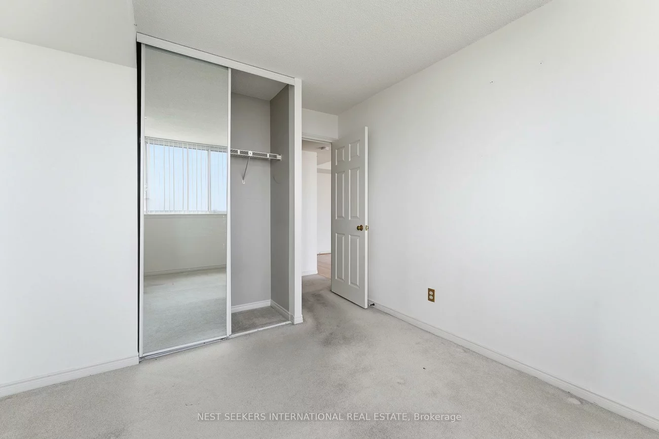 880, Dundas, Erindale, Mississauga