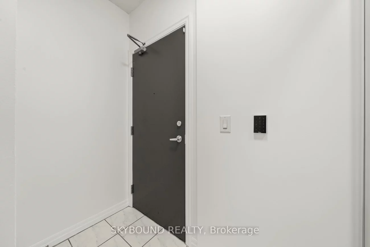 223, Webb, City Centre, Mississauga