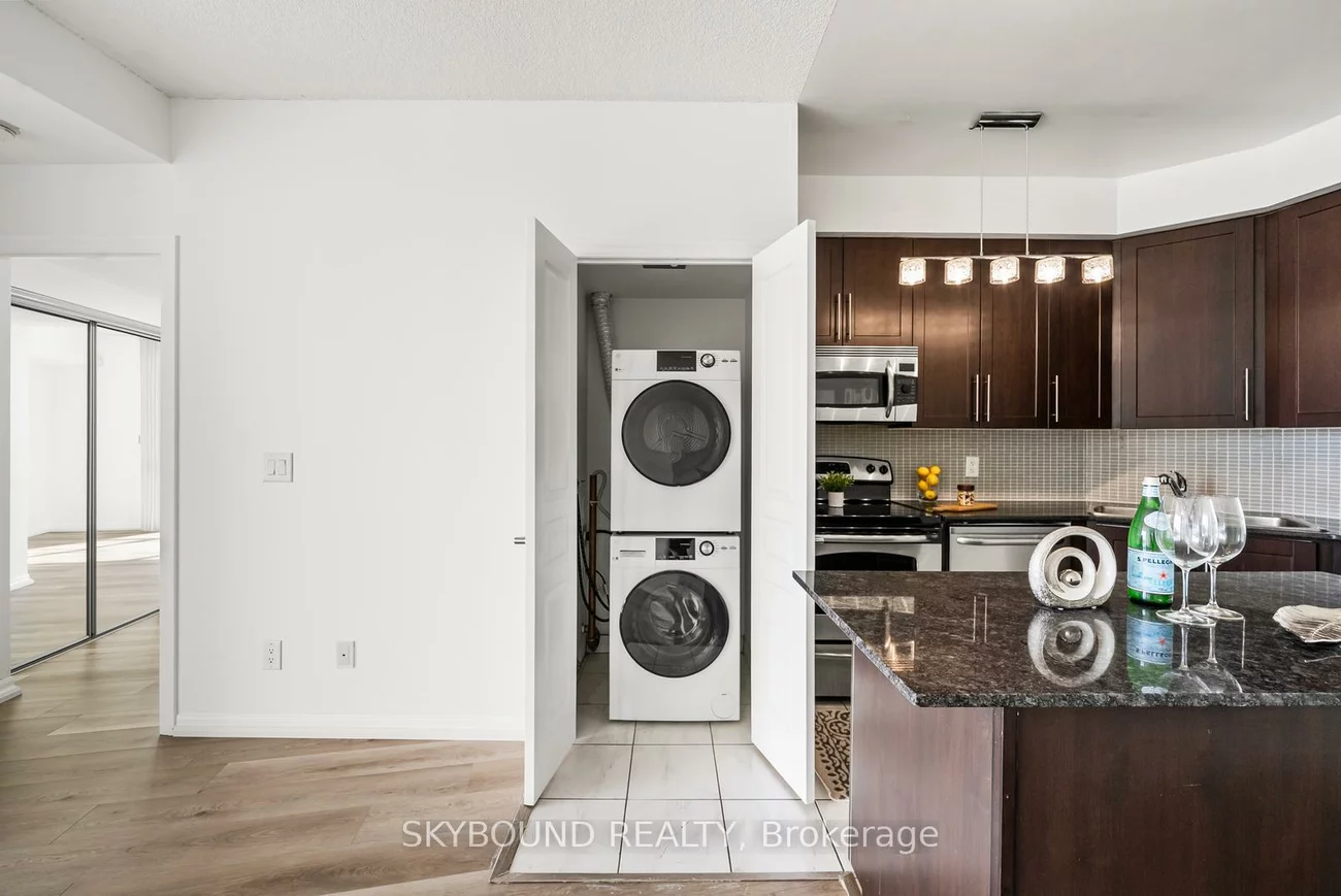 223, Webb, City Centre, Mississauga