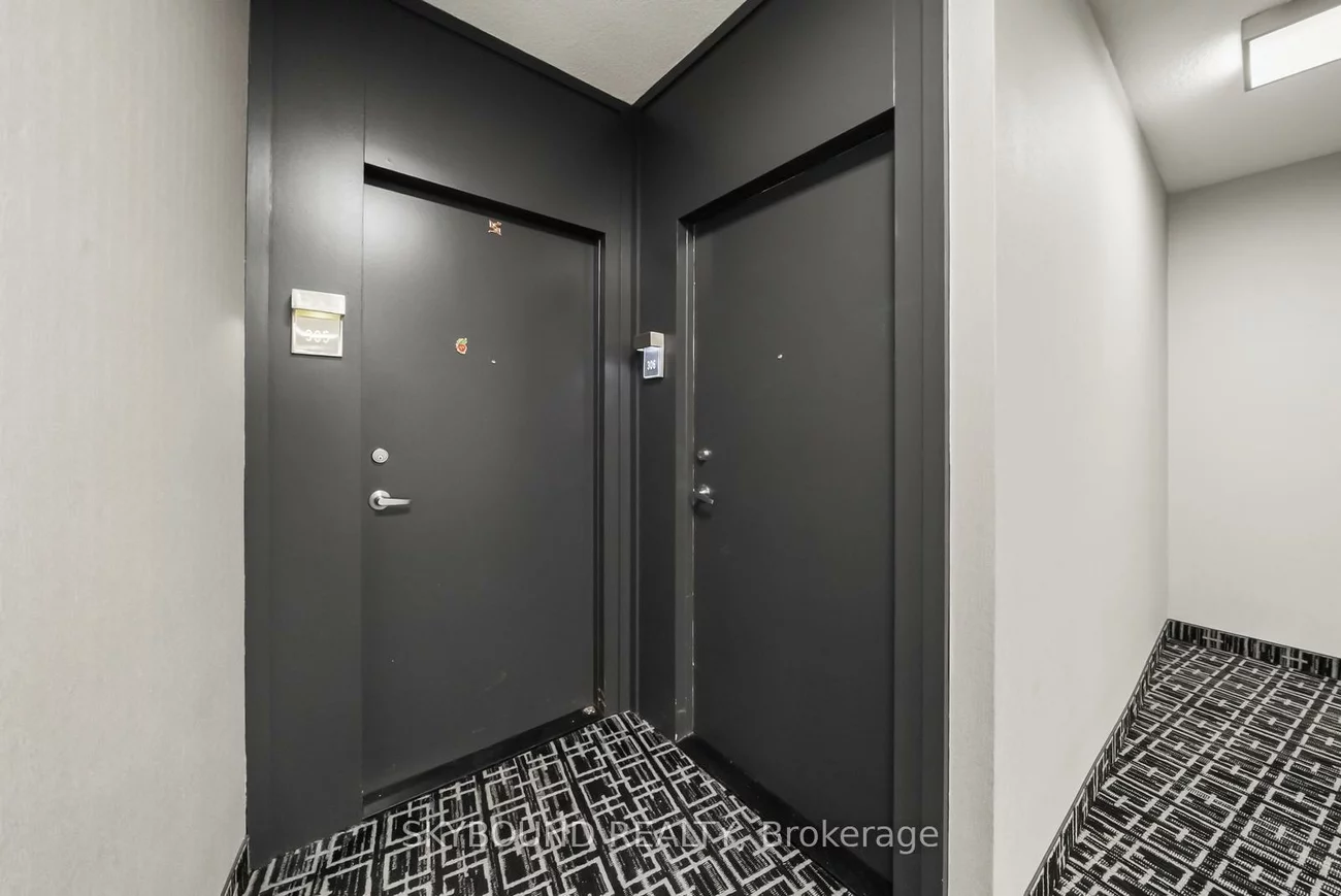 223, Webb, City Centre, Mississauga