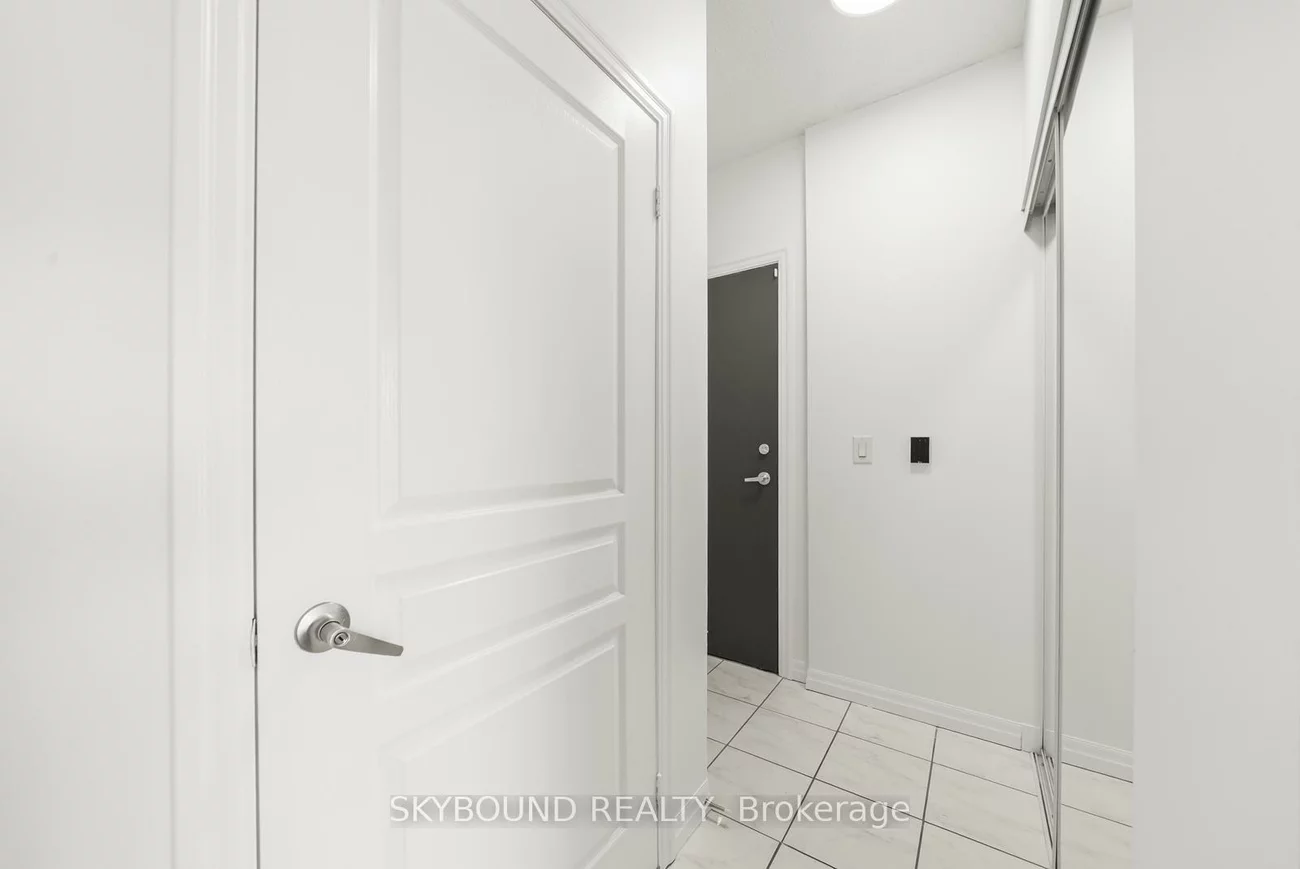 223, Webb, City Centre, Mississauga