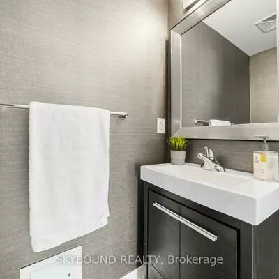 223, Webb, City Centre, Mississauga