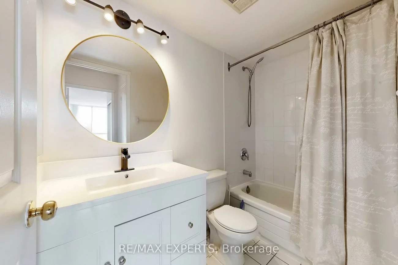 135, Hillcrest, Cooksville, Mississauga