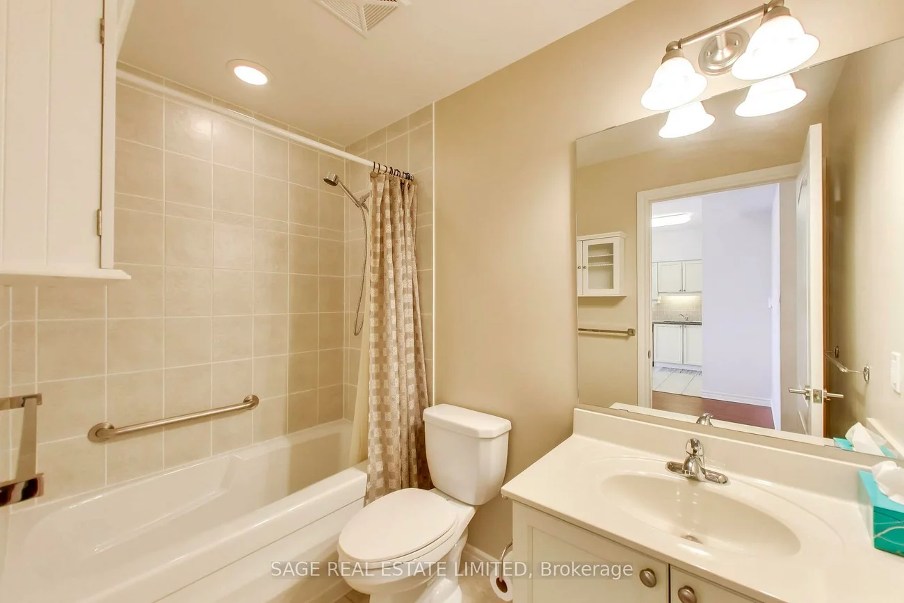 810, Scollard, East Credit, Mississauga