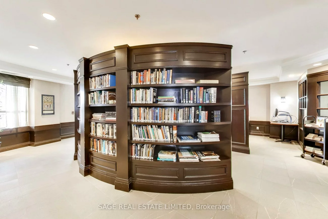 810, Scollard, East Credit, Mississauga