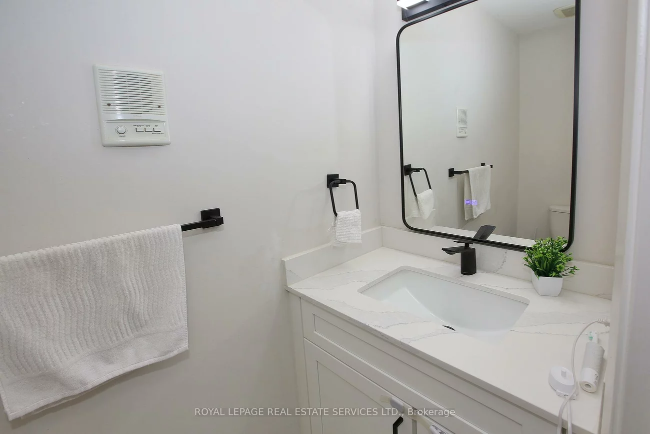 60, Hanson, Fairview, Mississauga