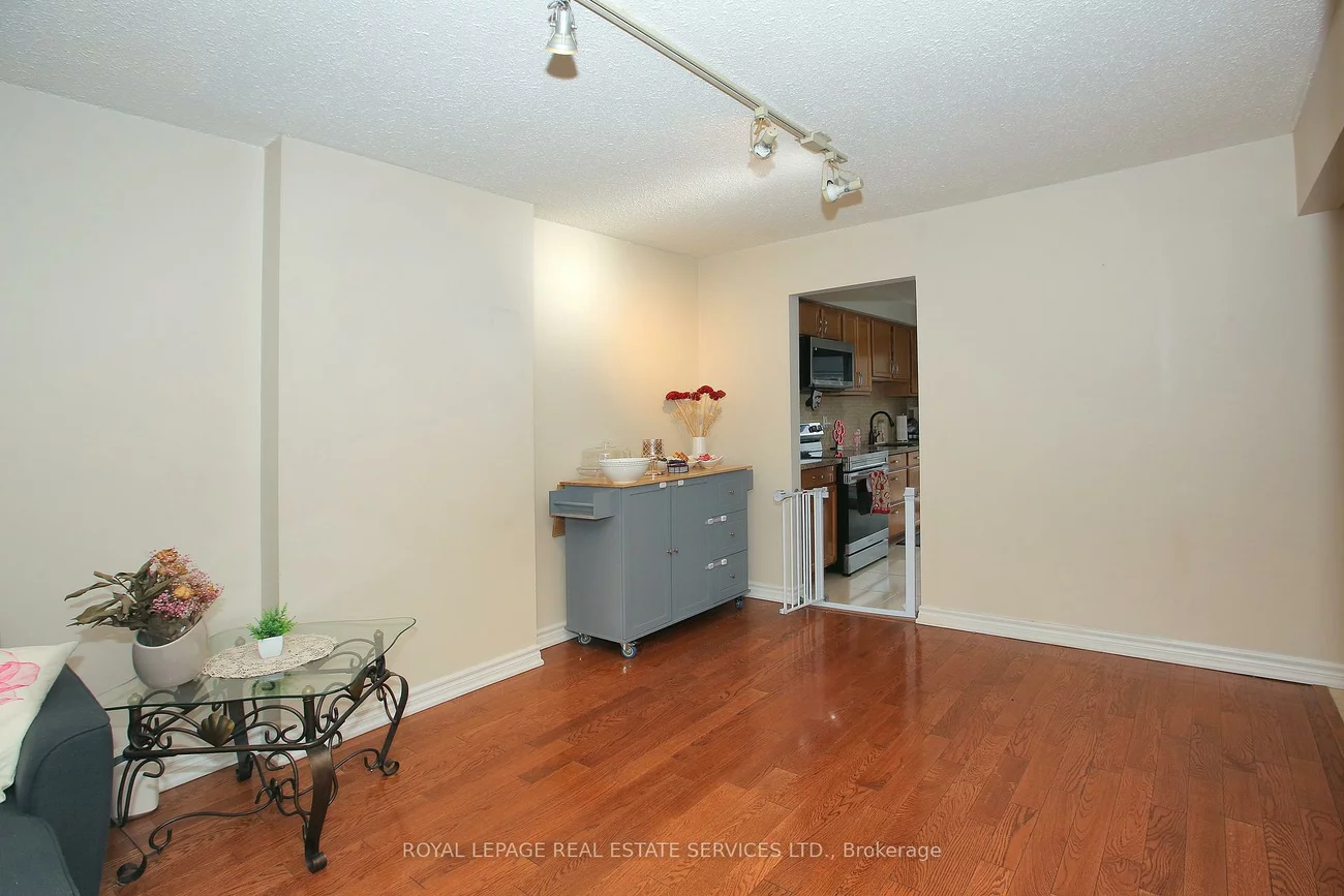 60, Hanson, Fairview, Mississauga