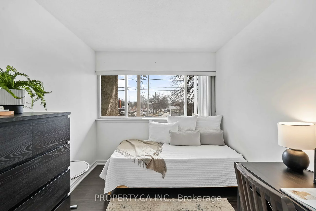 1055, Dundas, Applewood, Mississauga