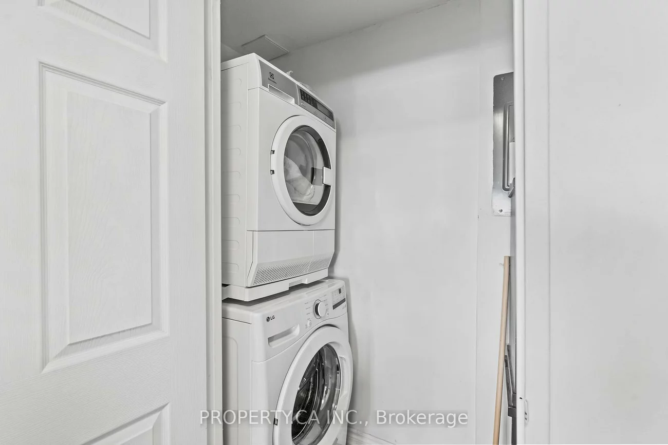 1055, Dundas, Applewood, Mississauga