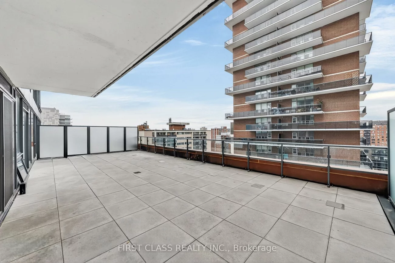 28, ANN, Port Credit, Mississauga