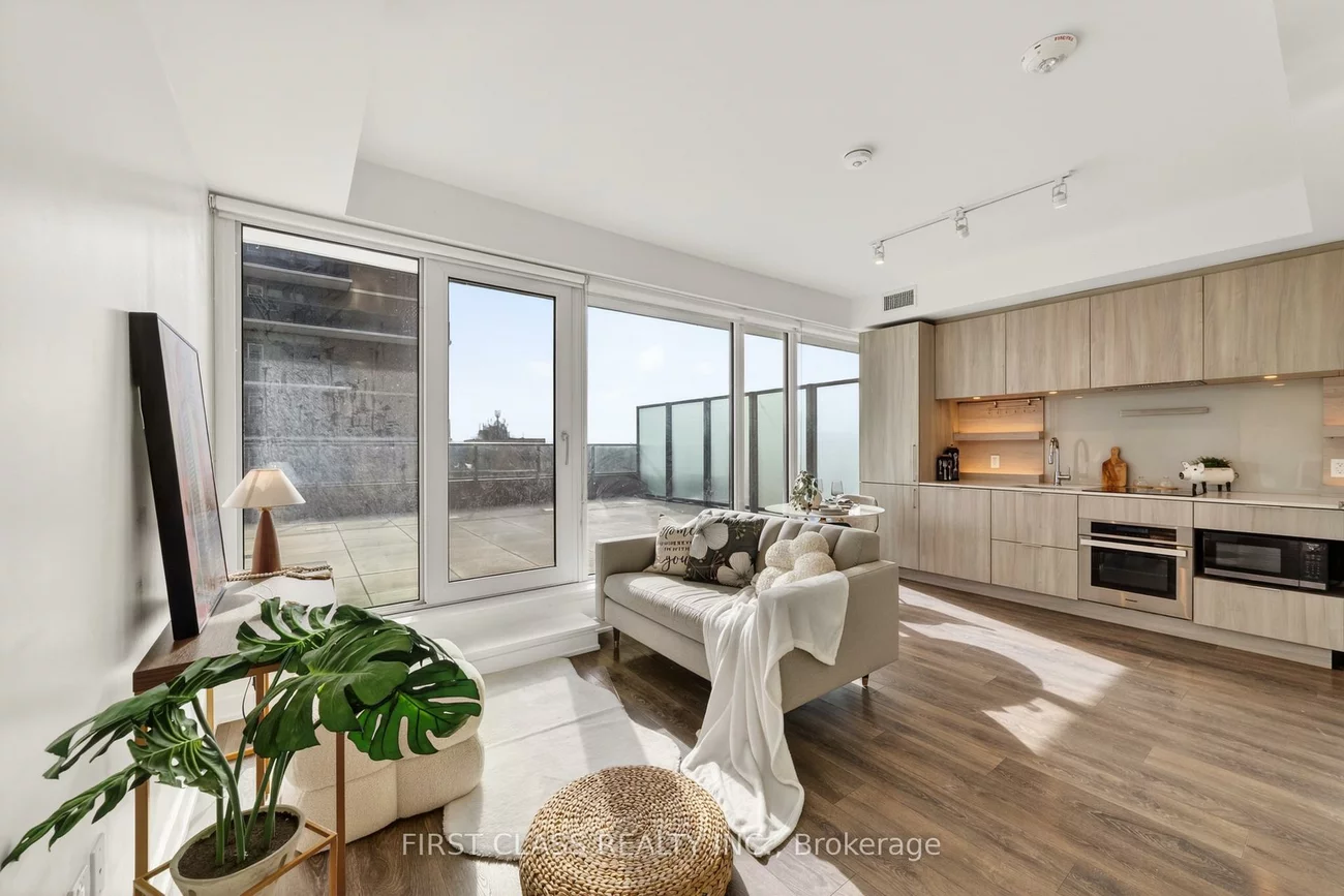 28, ANN, Port Credit, Mississauga