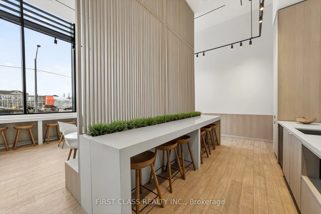 28, ANN, Port Credit, Mississauga