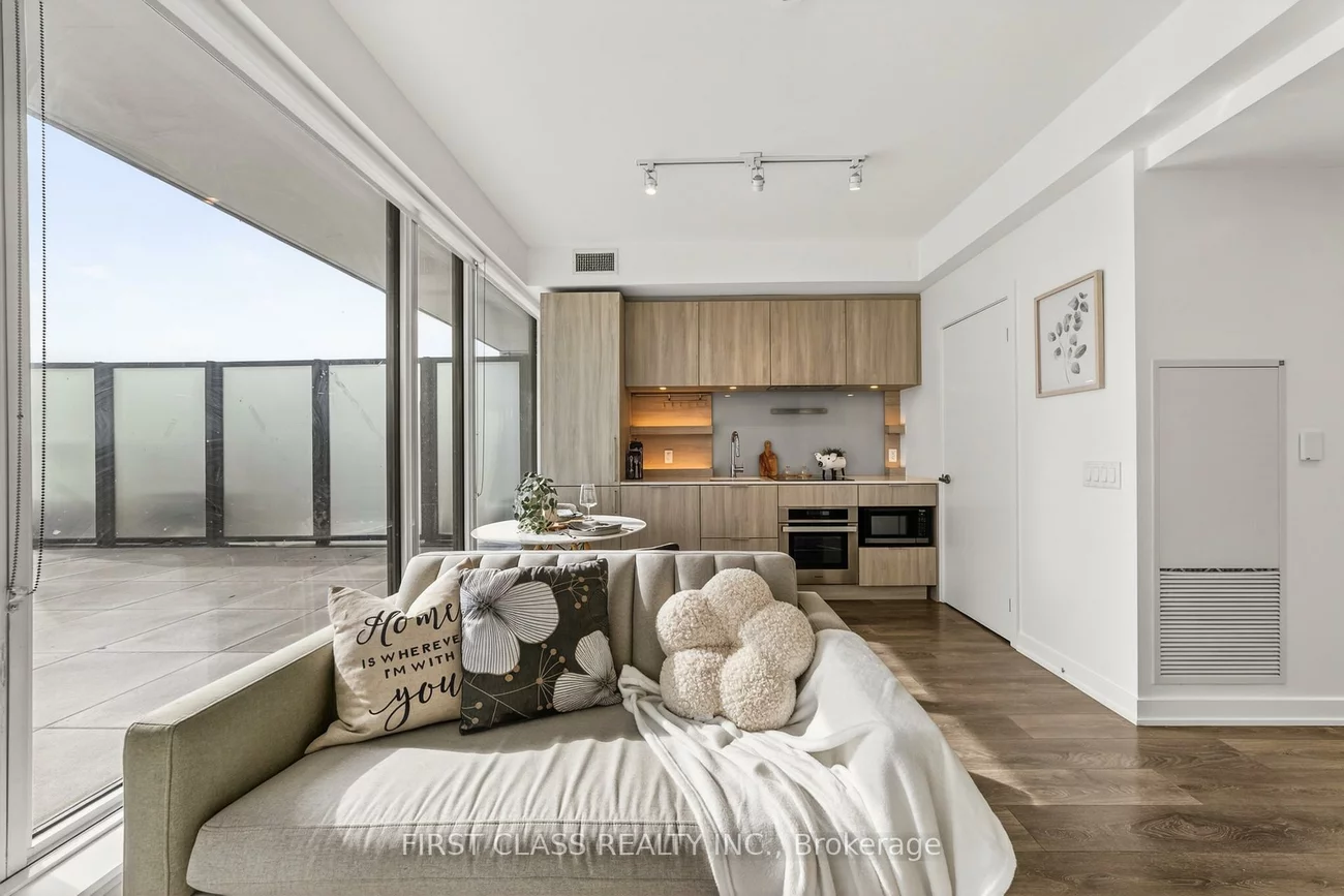 28, ANN, Port Credit, Mississauga