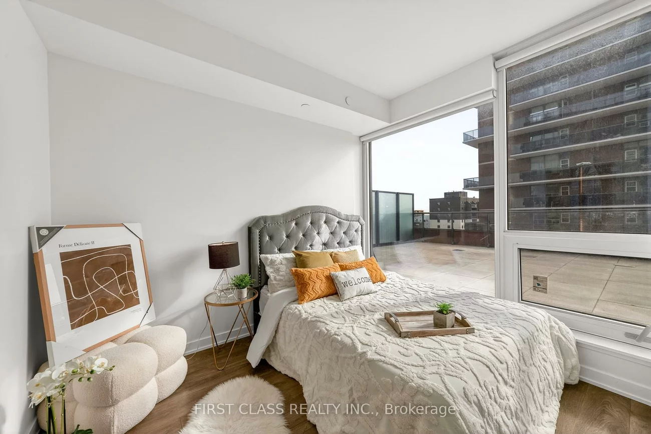 28, ANN, Port Credit, Mississauga