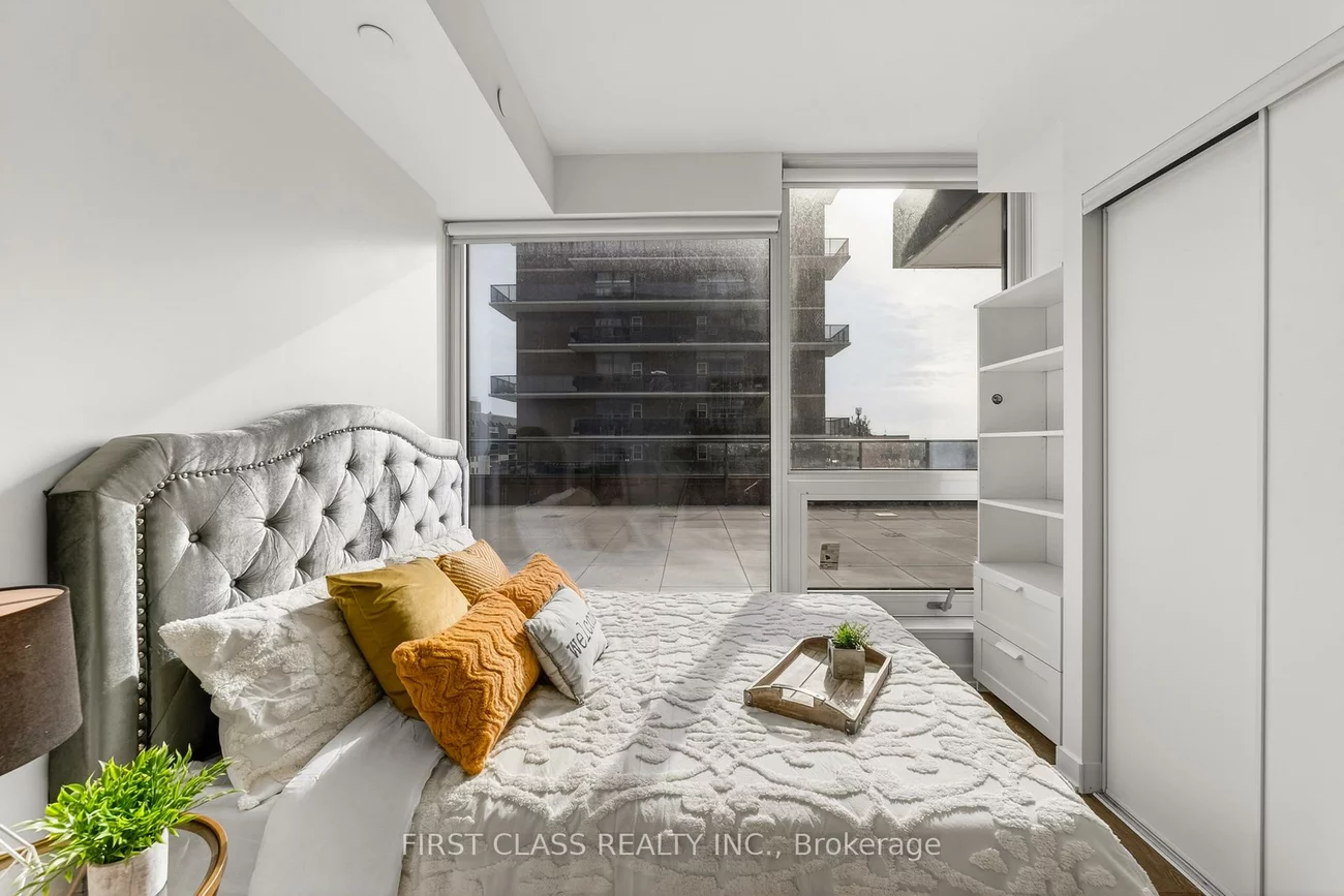 28, ANN, Port Credit, Mississauga