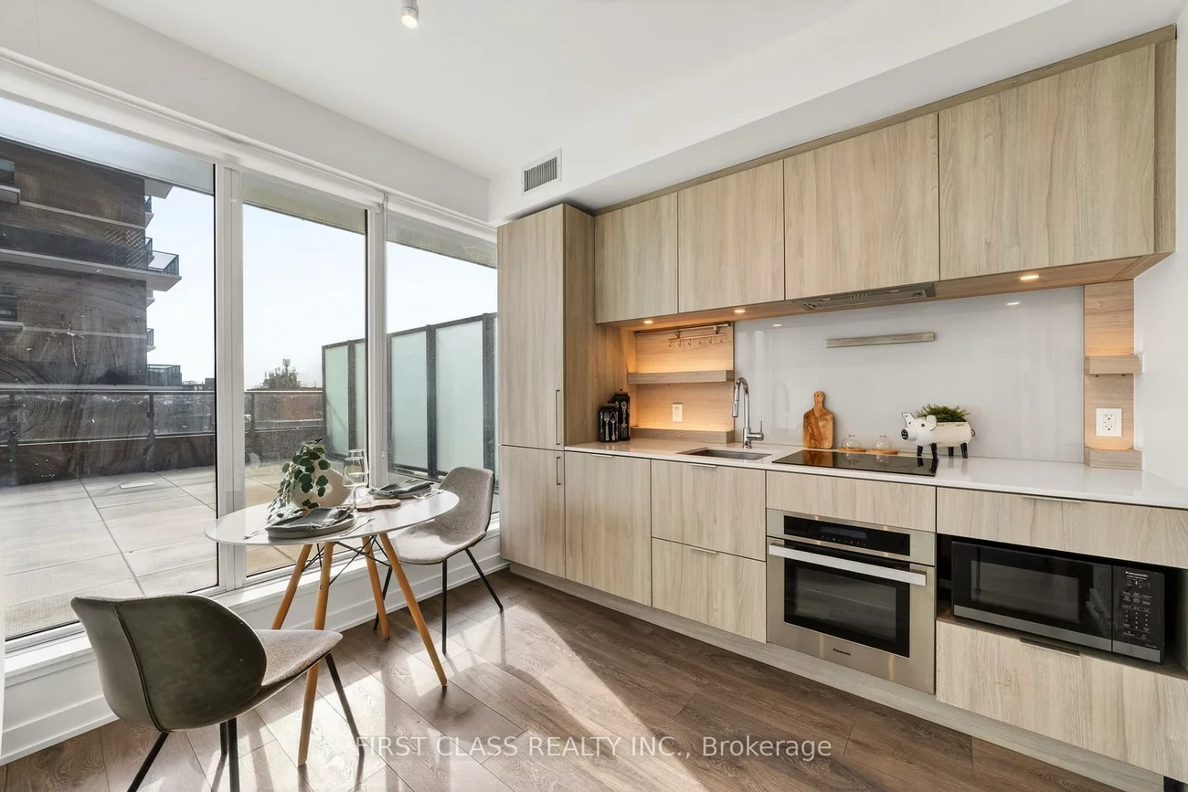 28, ANN, Port Credit, Mississauga