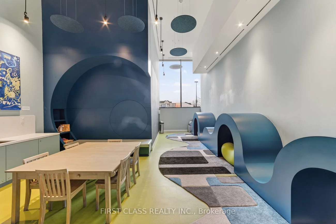 28, ANN, Port Credit, Mississauga