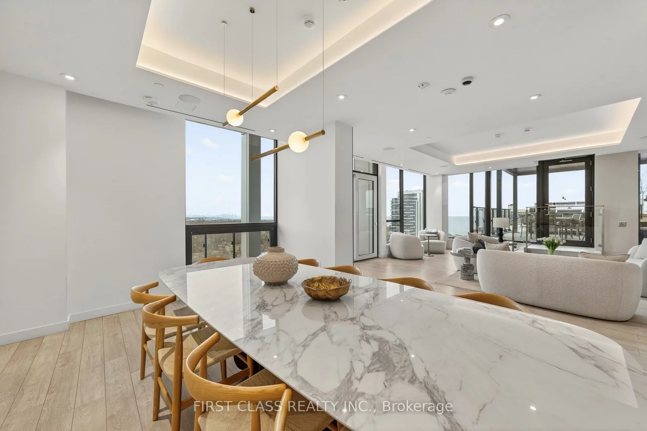 28, ANN, Port Credit, Mississauga