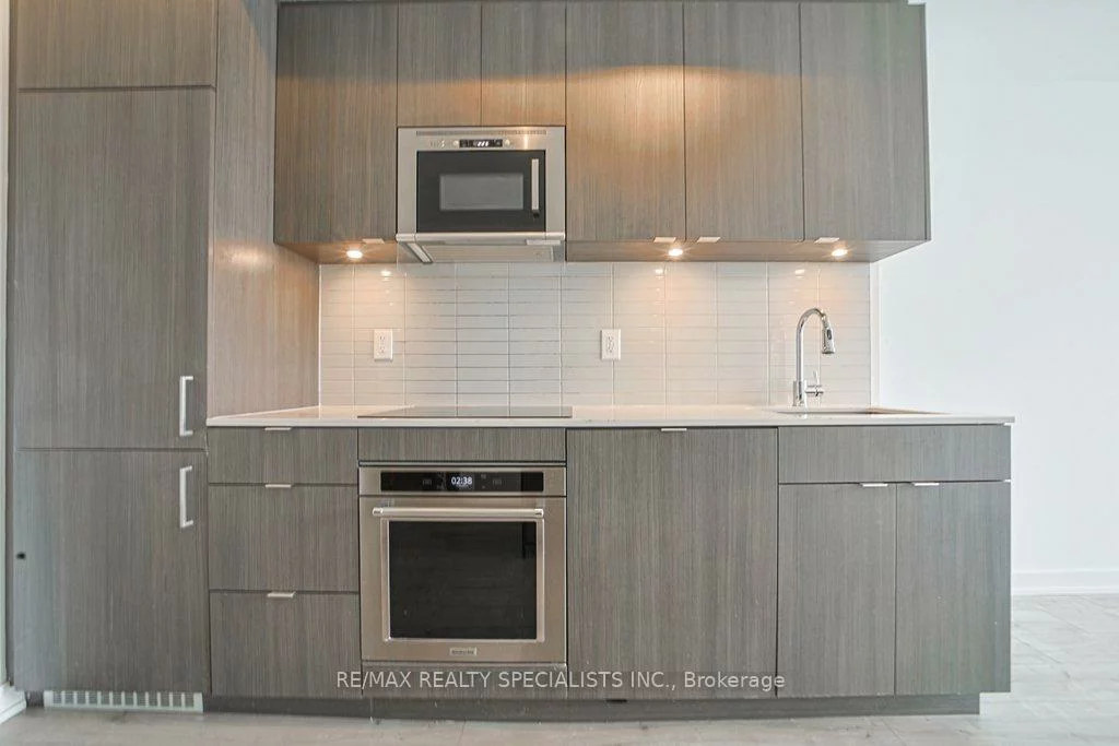 215, Lakeshore, Port Credit, Mississauga