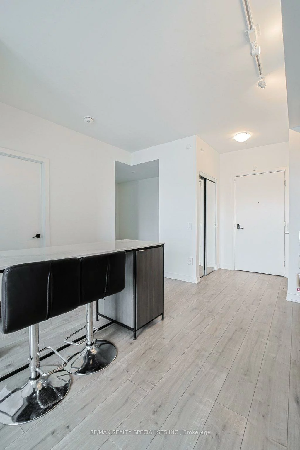 215, Lakeshore, Port Credit, Mississauga