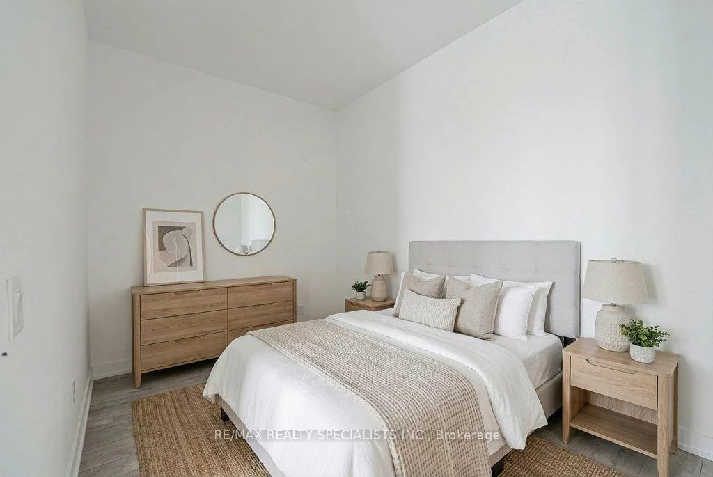 215, Lakeshore, Port Credit, Mississauga