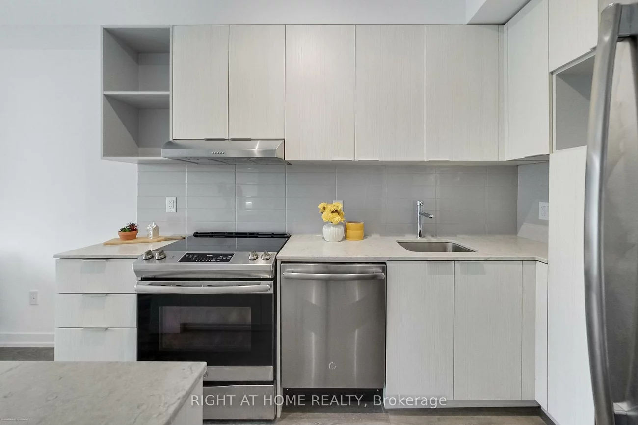 2520, Eglinton, Central Erin Mills, Mississauga