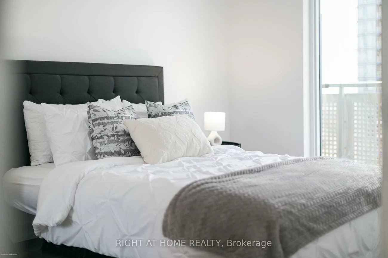 2520, Eglinton, Central Erin Mills, Mississauga