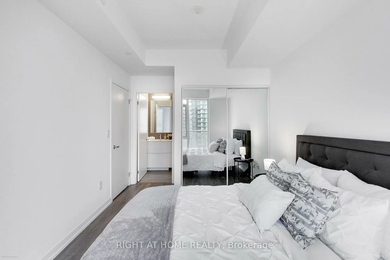 2520, Eglinton, Central Erin Mills, Mississauga