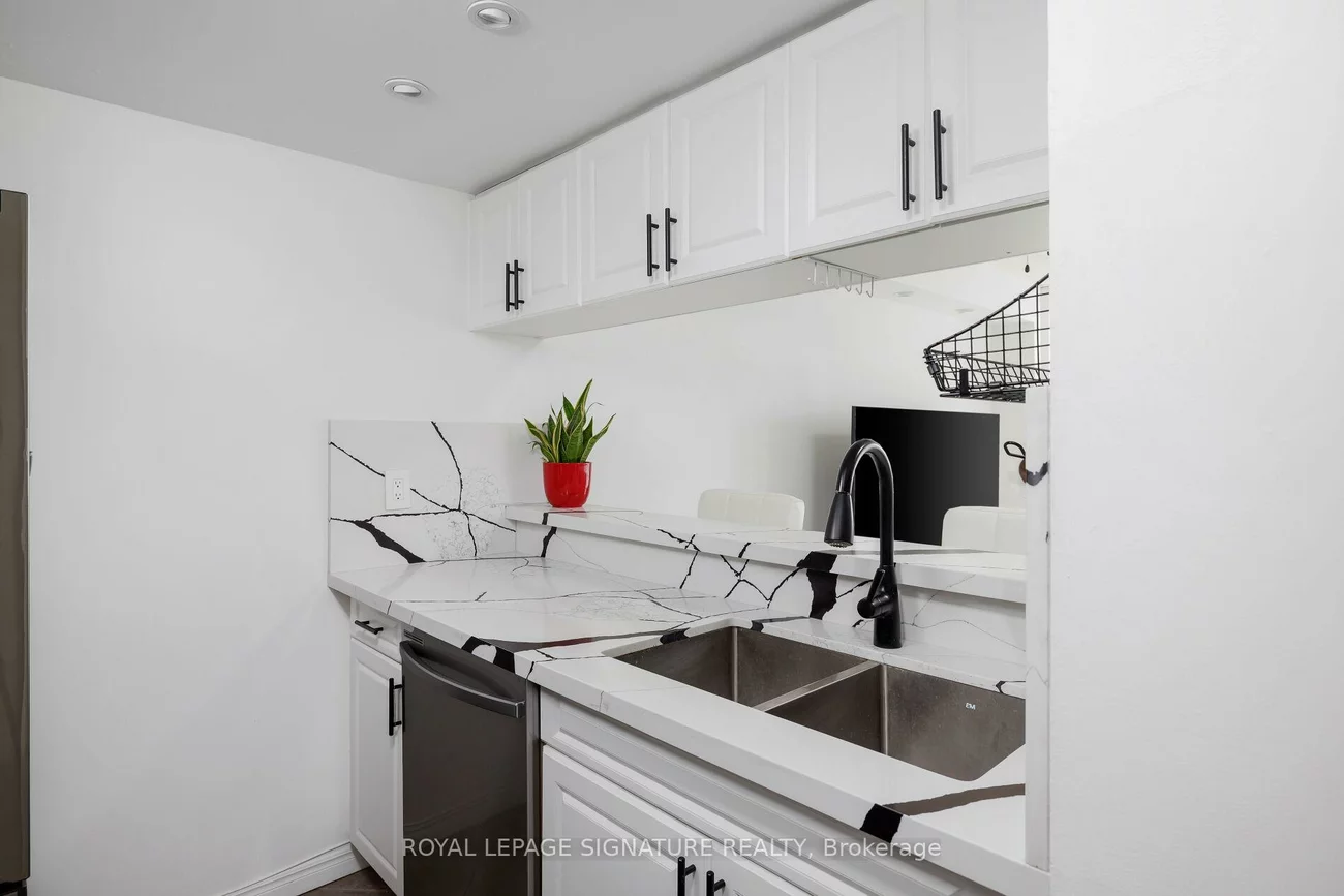 880, Dundas, Erindale, Mississauga