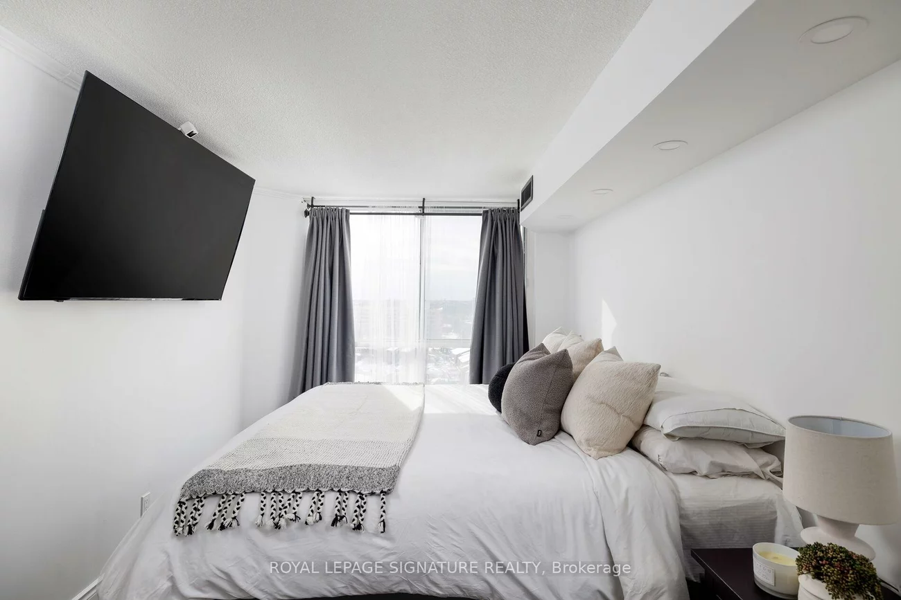 880, Dundas, Erindale, Mississauga