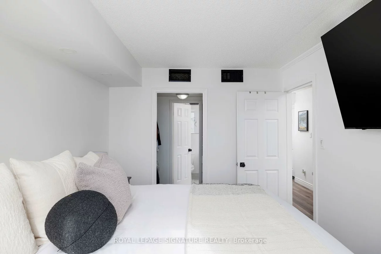 880, Dundas, Erindale, Mississauga