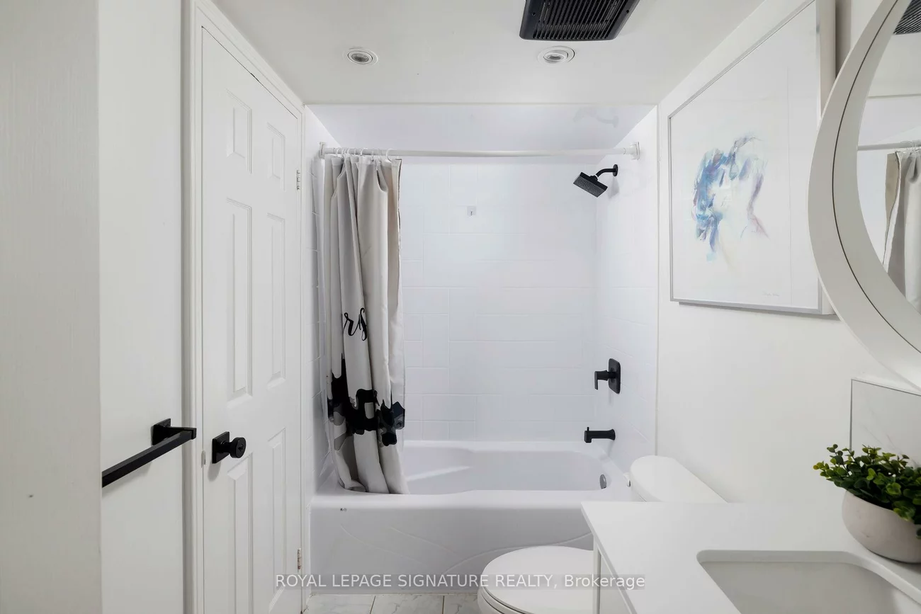 880, Dundas, Erindale, Mississauga