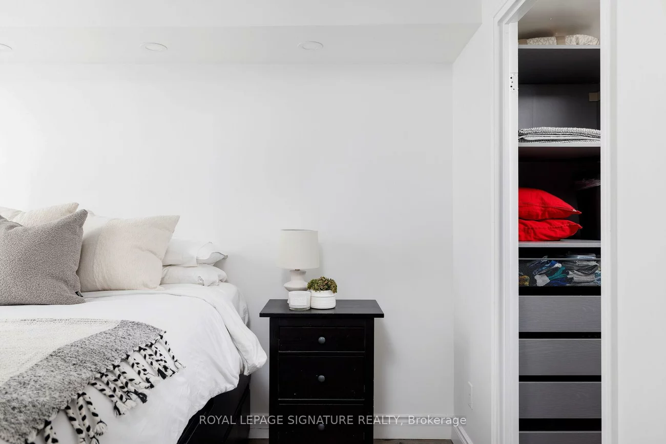 880, Dundas, Erindale, Mississauga