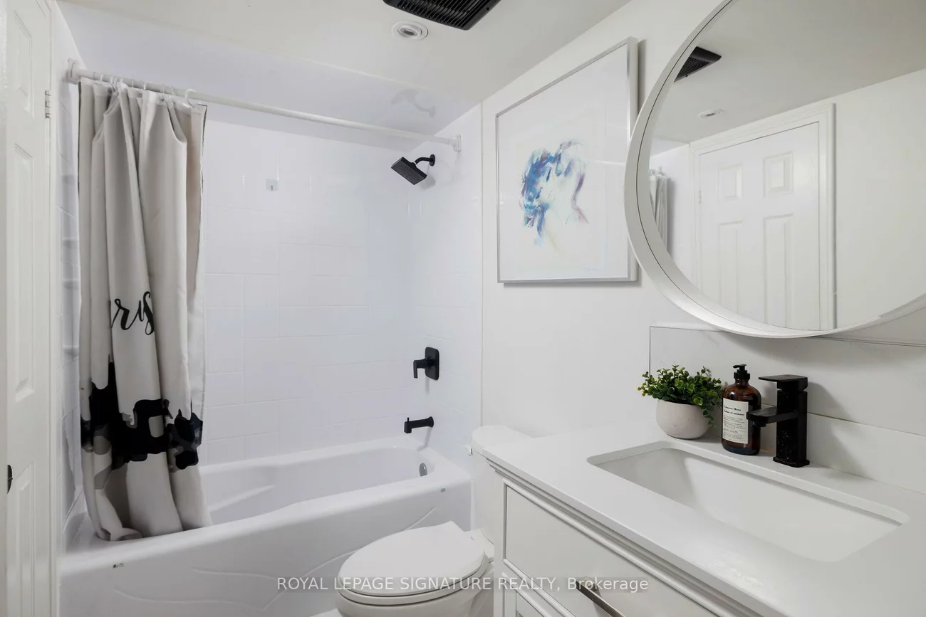 880, Dundas, Erindale, Mississauga