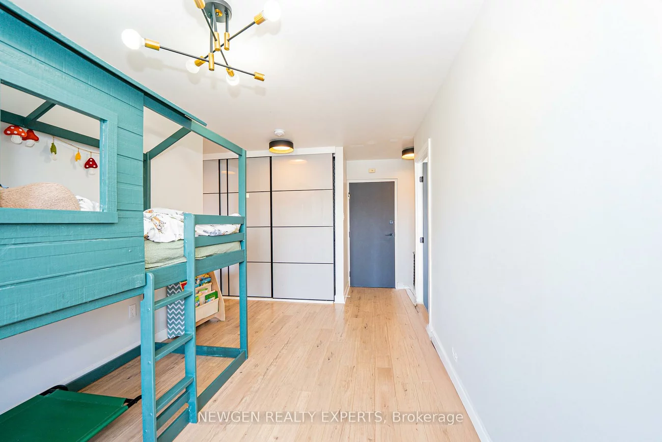 2001, Bonnymede, Clarkson, Mississauga