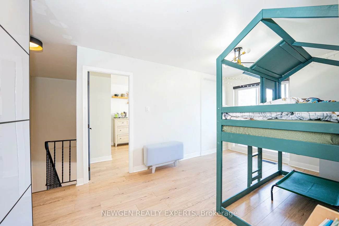 2001, Bonnymede, Clarkson, Mississauga