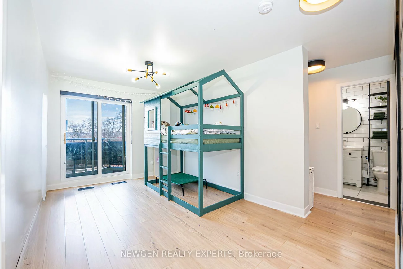 2001, Bonnymede, Clarkson, Mississauga