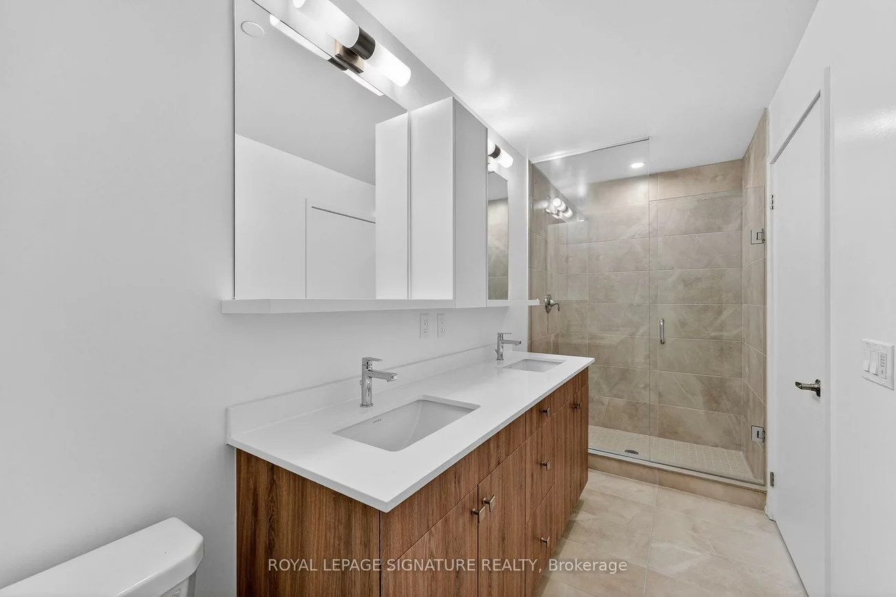 1035, Southdown, Clarkson, Mississauga