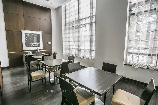 330, Burnhamthorpe, City Centre, Mississauga