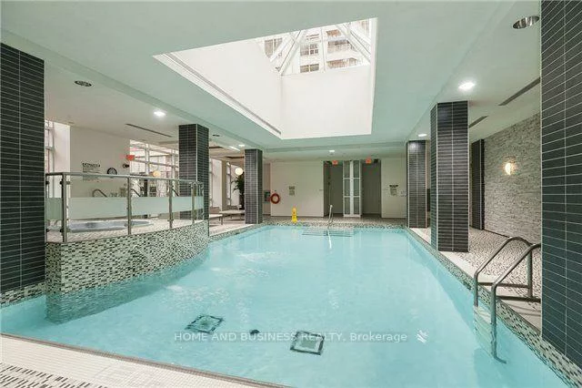 330, Burnhamthorpe, City Centre, Mississauga