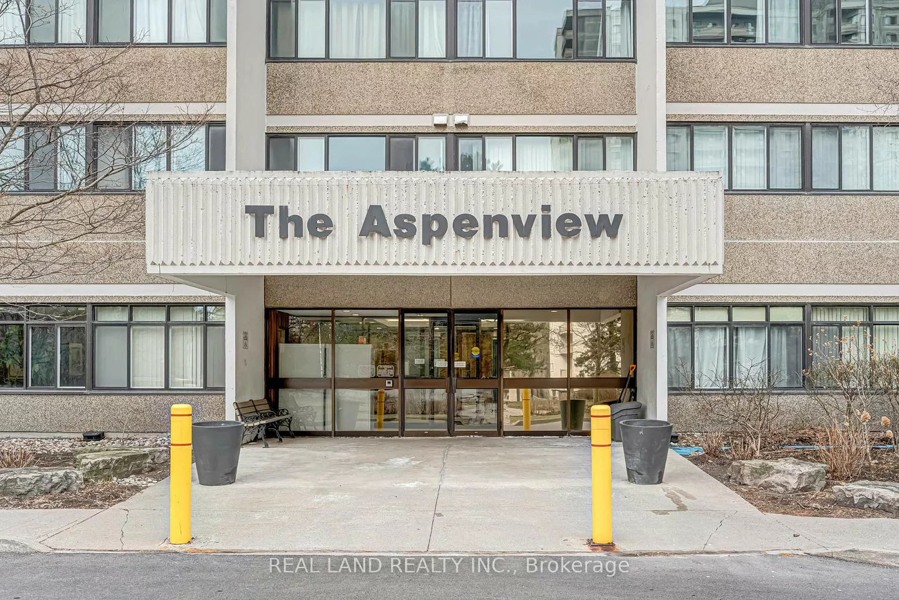 50, Elm, Mississauga Valleys, Mississauga