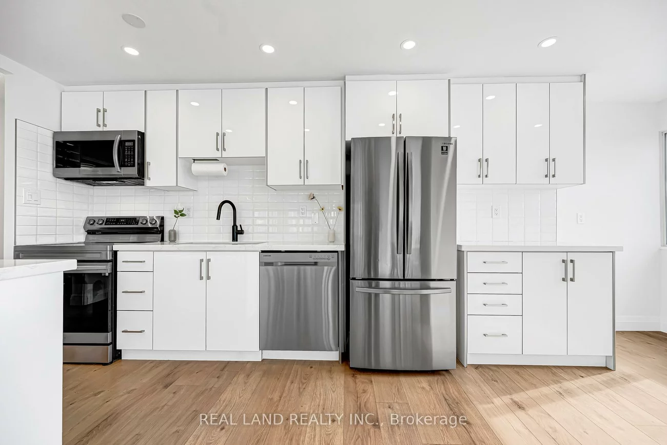 50, Elm, Mississauga Valleys, Mississauga