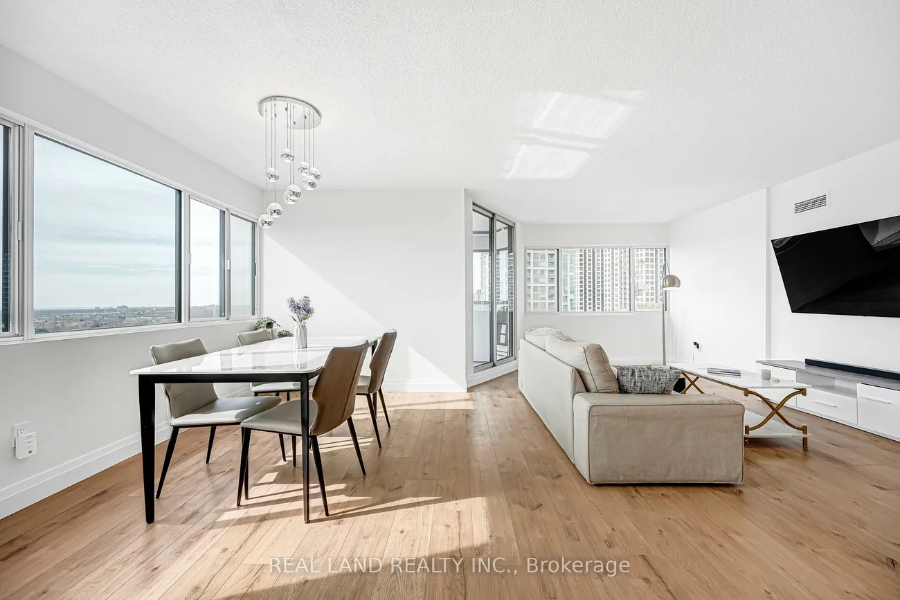 50, Elm, Mississauga Valleys, Mississauga