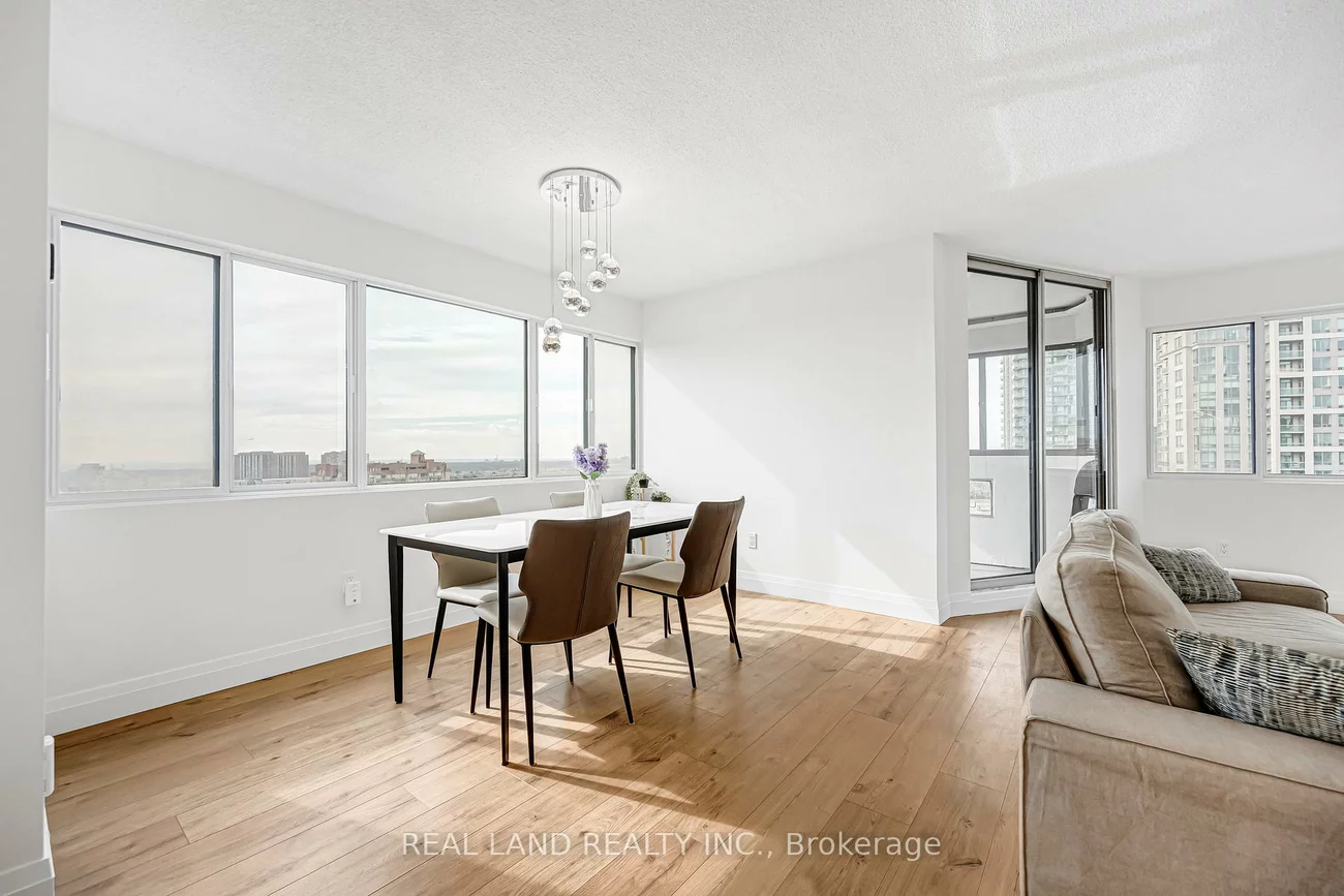 50, Elm, Mississauga Valleys, Mississauga