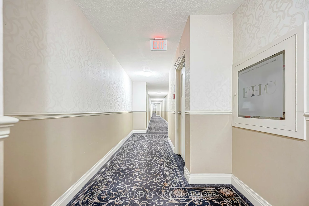 50, Elm, Mississauga Valleys, Mississauga