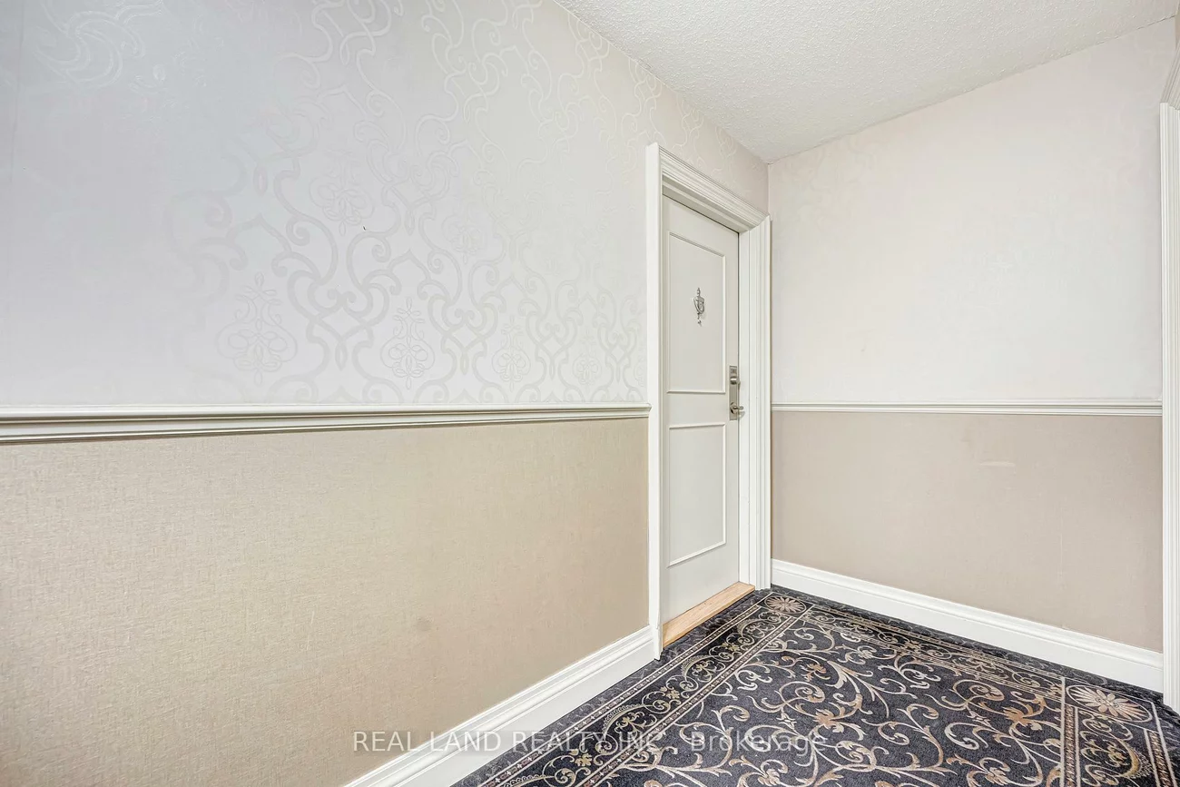 50, Elm, Mississauga Valleys, Mississauga