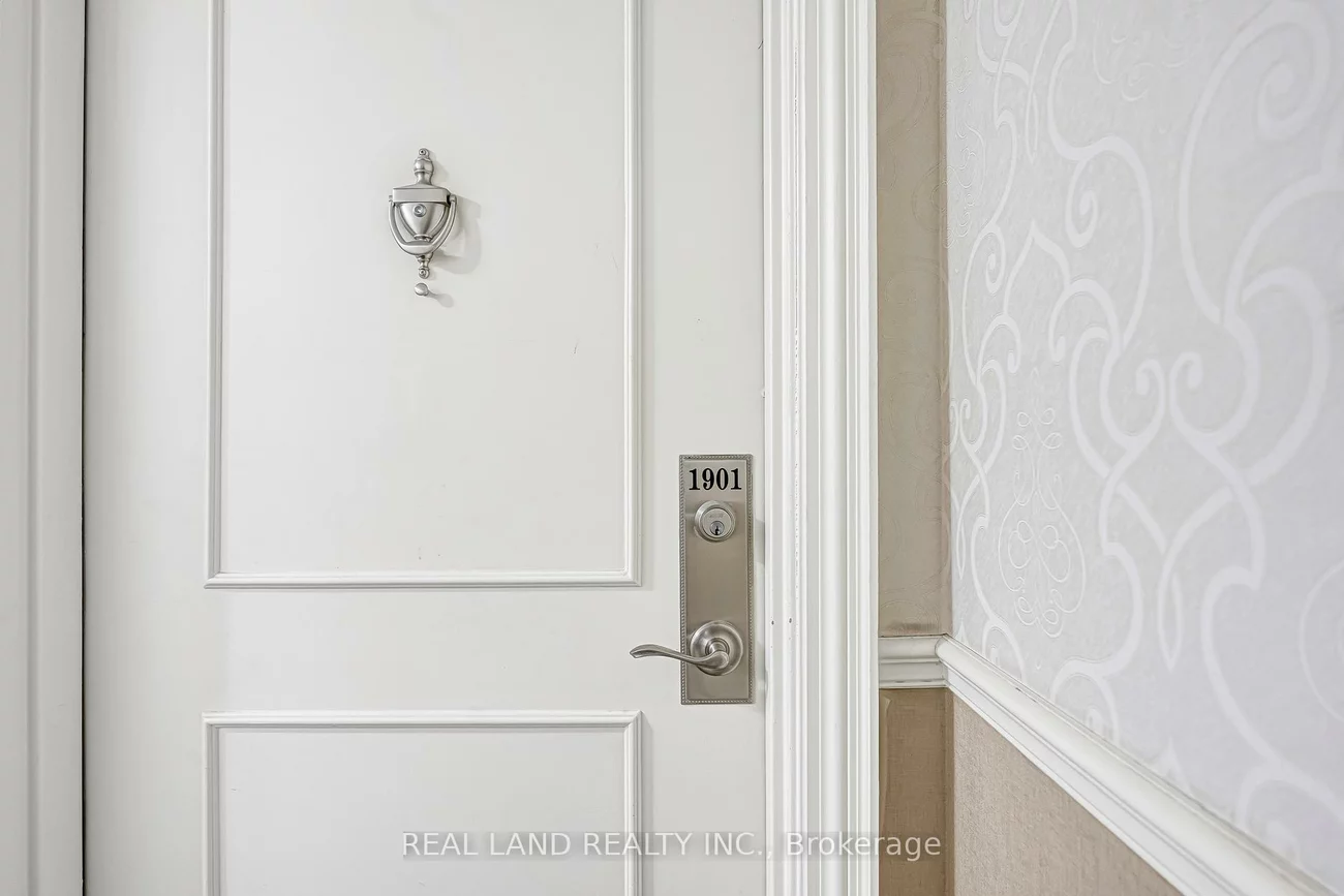 50, Elm, Mississauga Valleys, Mississauga