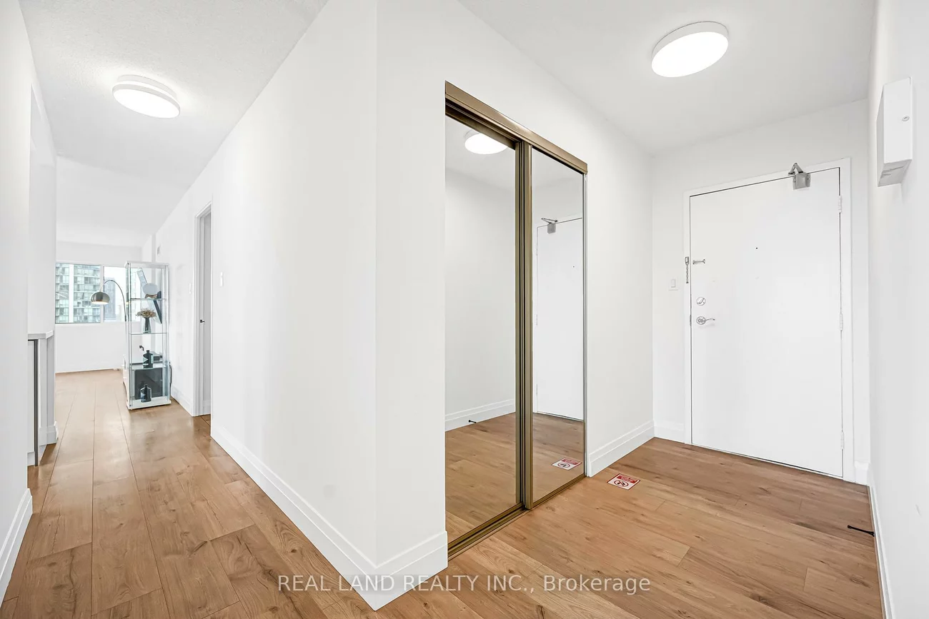 50, Elm, Mississauga Valleys, Mississauga