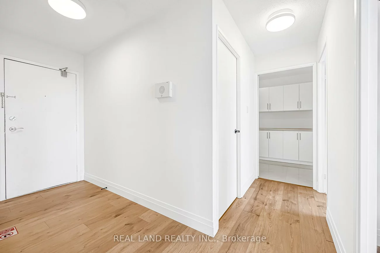 50, Elm, Mississauga Valleys, Mississauga