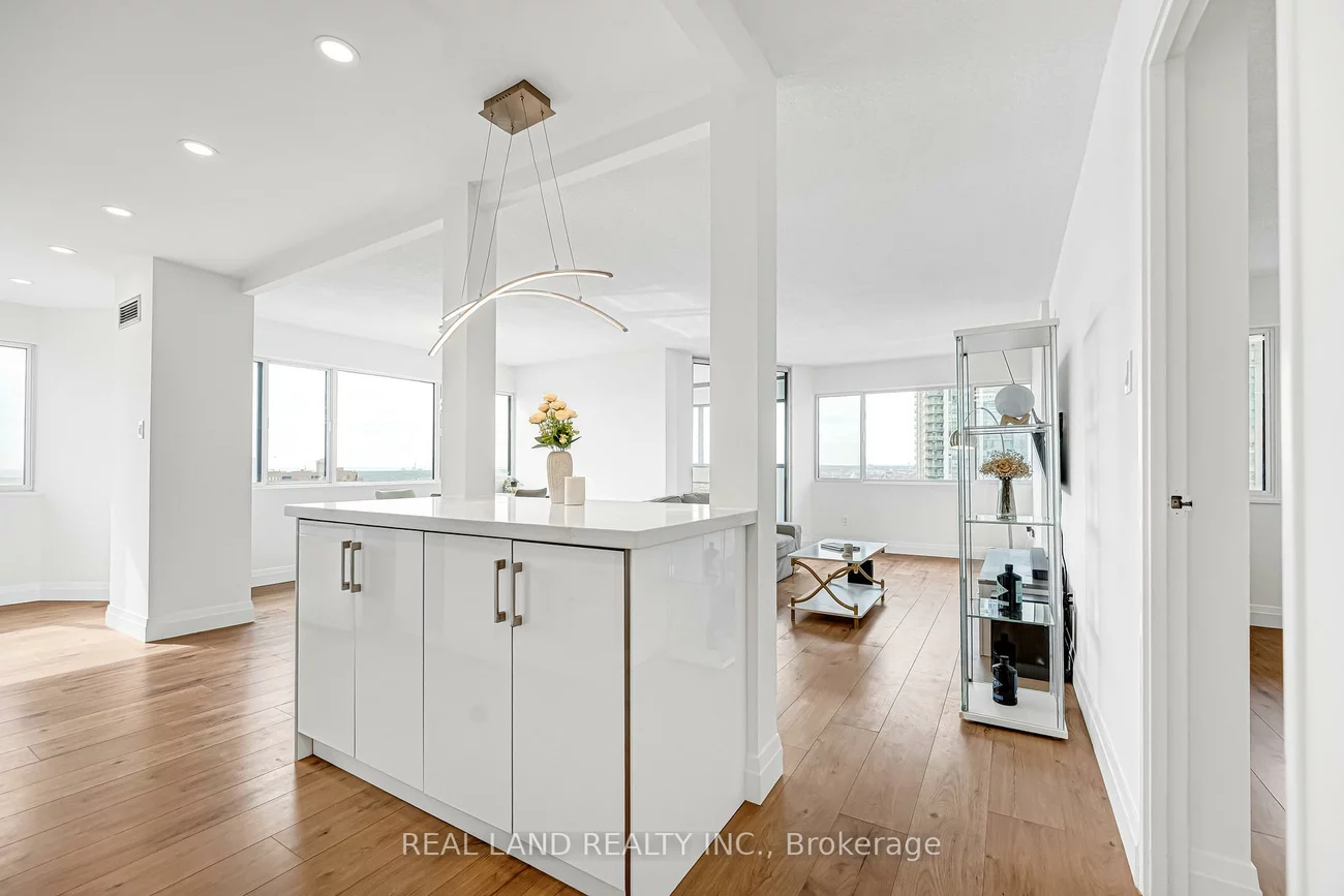 50, Elm, Mississauga Valleys, Mississauga